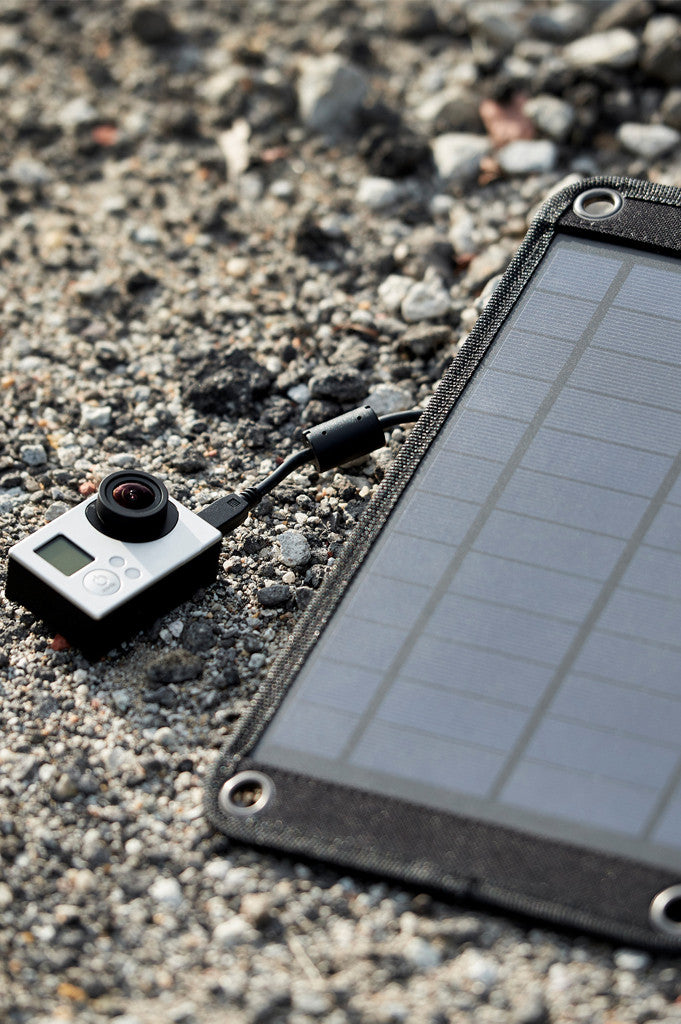 Go Solar Charger 3000mAh with USB Cable and 4 x Suction Cups
